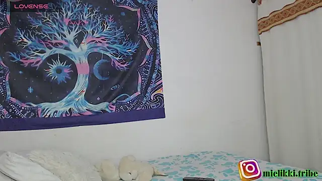 mielikki001 online show from 04/23/26, 04:53