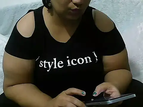 Snapshot of Queen_of_boobs01 chatting on 01/19/25, 02:17 Queen of boobs01 online show from 01/19/25, 02:17