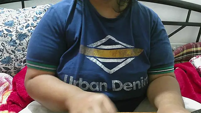 Snapshot of Queen_of_boobs01 chatting on 12/01/25, 11:04 Queen of boobs01 online show from 12/01/25, 11:04