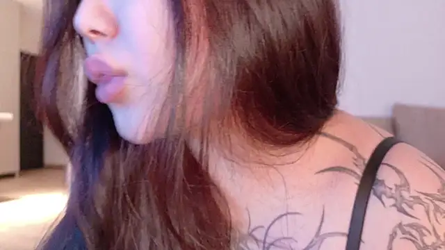 Snapshot of Yuriko_May chatting on 11/14/25, 04:06 Yuriko May online show from 11/14/25, 04:06