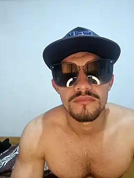 Snapshot of coqueto1210 chatting on 09/15/25, 07:58 coqueto1210 online show from 09/15/25, 07:58