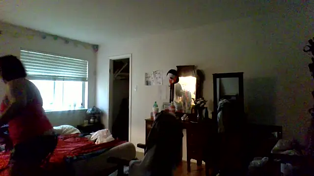 Snapshot of sophiarica chatting on 05/20/26, 12:28 sophiarica online show from 05/20/26, 12:28