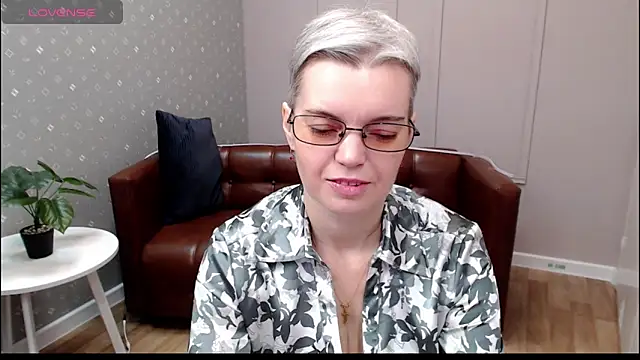 Cutie Erikaa1 online show from 12/18/25, 02:17