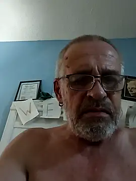 Snapshot of geilerschwanz64 chatting on 12/28/24, 05:44 geilerschwanz64 online show from 12/28/24, 05:44