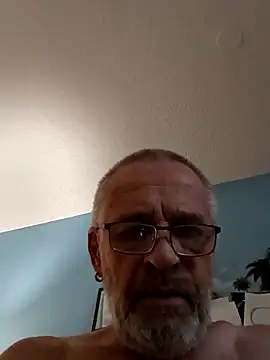 Snapshot of geilerschwanz64 chatting on 12/31/24, 06:05 geilerschwanz64 online show from 12/31/24, 06:05