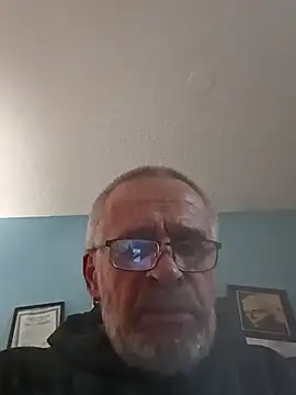 Snapshot of geilerschwanz64 chatting on 01/04/25, 06:30 geilerschwanz64 online show from 01/04/25, 06:30
