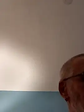 Snapshot of geilerschwanz64 chatting on 01/05/25, 01:35 geilerschwanz64 online show from 01/05/25, 01:35