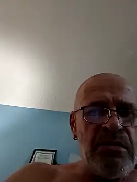 Snapshot of geilerschwanz64 chatting on 01/10/25, 10:04 geilerschwanz64 online show from 01/10/25, 10:04