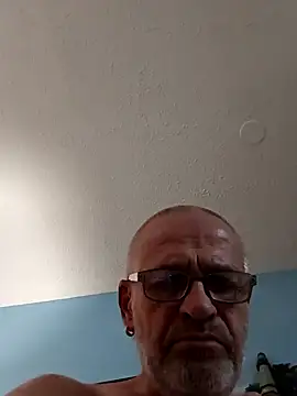 Snapshot of geilerschwanz64 chatting on 02/06/25, 05:57 geilerschwanz64 online show from 02/06/25, 05:57