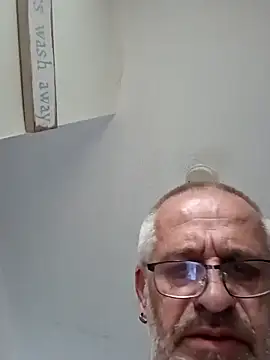 Snapshot of geilerschwanz64 chatting on 03/15/25, 04:21 geilerschwanz64 online show from 03/15/25, 04:21