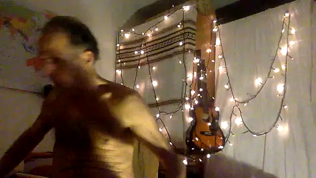 Snapshot of TowaFreespirit chatting on 12/13/24, 11:17 TowaFreespirit online show from 12/13/24, 11:17