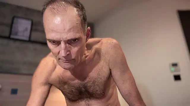 Snapshot of TowaFreespirit chatting on 12/26/24, 02:37 TowaFreespirit online show from 12/26/24, 02:37