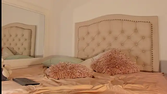 Snapshot of Scarlett_grand chatting on 02/04/25, 05:42 Scarlett grand online show from 02/04/25, 05:42