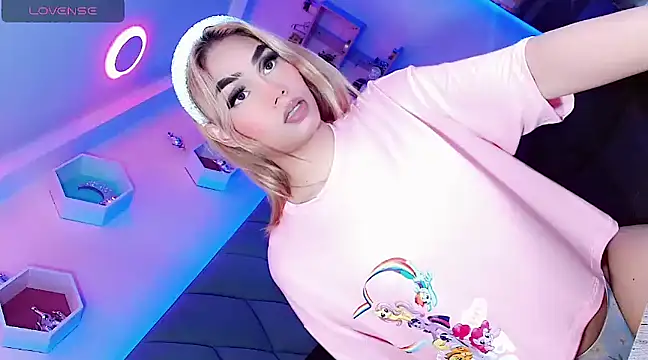 Hallyhott online show from 12/19/24, 04:02