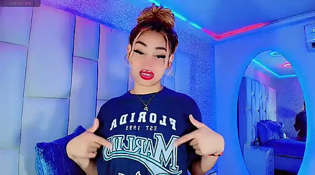 Hallyhott online show from 03/10/25, 04:49