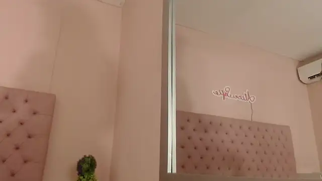 alice sofia online show from 10/22/25, 01:33