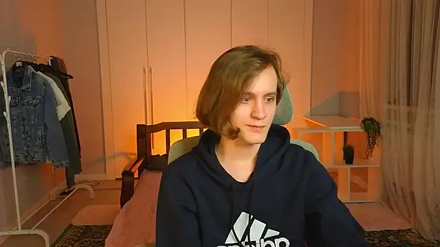 Snapshot of nikompell chatting on 03/10/25, 08:45 nikompell online show from 03/10/25, 08:45