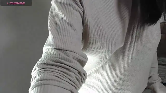 aleejhandraa online show from 11/18/25, 01:00