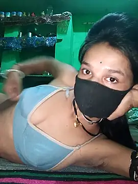 Snapshot of Hoty_girl_143 chatting on 10/07/25, 01:36 Hoty girl 143 online show from 10/07/25, 01:36