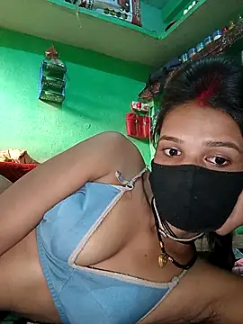 Snapshot of Hoty_girl_143 chatting on 10/13/25, 05:18 Hoty girl 143 online show from 10/13/25, 05:18