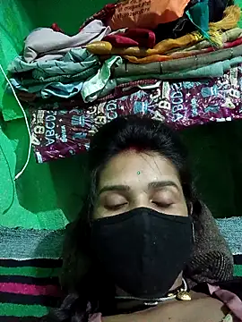 Snapshot of Hoty_girl_143 chatting on 10/15/25, 04:07 Hoty girl 143 online show from 10/15/25, 04:07