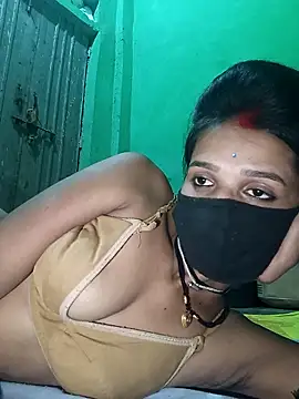 Snapshot of Hoty_girl_143 chatting on 10/17/25, 03:58 Hoty girl 143 online show from 10/17/25, 03:58