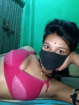 Snapshot of Hoty_girl_143 chatting on 10/28/25, 03:54 Hoty girl 143 online show from 10/28/25, 03:54