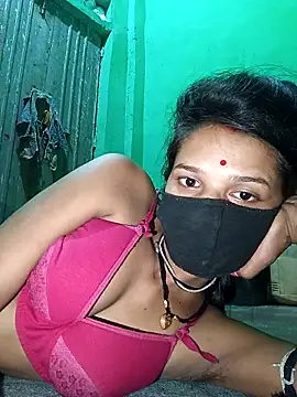 Snapshot of Hoty_girl_143 chatting on 10/29/25, 12:57 Hoty girl 143 online show from 10/29/25, 12:57