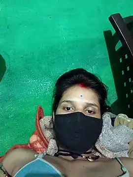 Snapshot of Hoty_girl_143 chatting on 11/21/25, 12:54 Hoty girl 143 online show from 11/21/25, 12:54