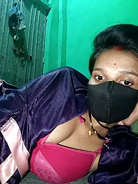 Snapshot of Hoty_girl_143 chatting on 12/05/25, 01:20 Hoty girl 143 online show from 12/05/25, 01:20