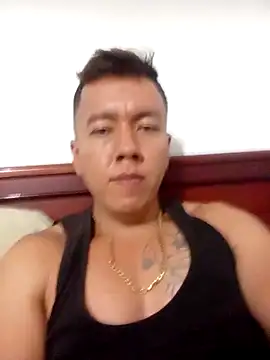 Snapshot of Valentino_hotboy chatting on 01/01/25, 04:50 Valentino hotboy online show from 01/01/25, 04:50