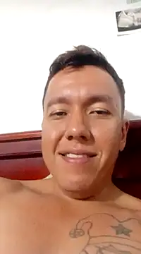 Snapshot of Valentino_hotboy chatting on 02/05/25, 04:48 Valentino hotboy online show from 02/05/25, 04:48