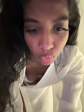 Snapshot of IamCrystal2 chatting on 12/16/24, 02:25 IamCrystal2 online show from 12/16/24, 02:25