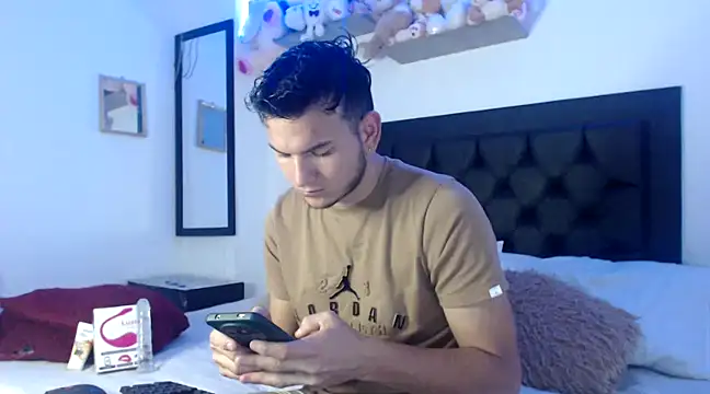 Snapshot of Latin_Boy24 chatting on 01/29/25, 04:30 Latin Boy24 online show from 01/29/25, 04:30