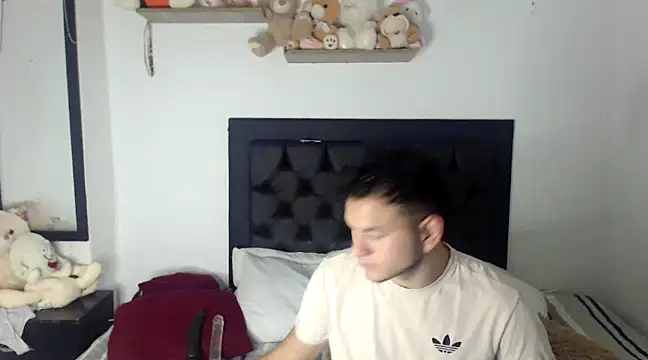 Snapshot of Latin_Boy24 chatting on 02/28/25, 12:21 Latin Boy24 online show from 02/28/25, 12:21