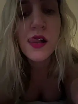 Snapshot of Bia_sexynovaes chatting on 01/08/25, 04:11 Bia sexynovaes online show from 01/08/25, 04:11