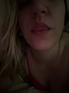 Snapshot of Bia_sexynovaes chatting on 01/28/25, 04:50 Bia sexynovaes online show from 01/28/25, 04:50
