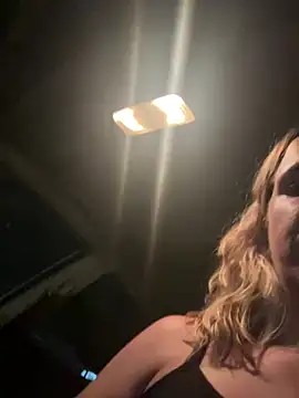 Snapshot of Bia_sexynovaes chatting on 03/03/25, 12:15 Bia sexynovaes online show from 03/03/25, 12:15
