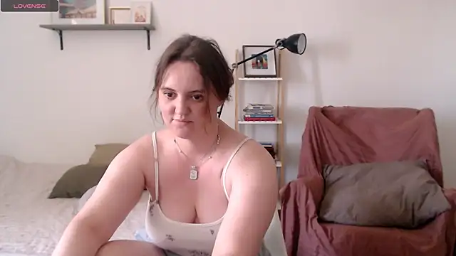 Lella Ryann  online show from 07/18/26, 09:46