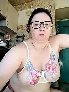 Snapshot of Holly-69 chatting on 06/12/26, 10:47 Holly-69 online show from 06/12/26, 10:47