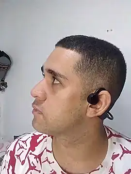 Snapshot of CRISTHIAN_GREY01 chatting on 02/18/25, 05:31 CRISTHIAN GREY01 online show from 02/18/25, 05:31