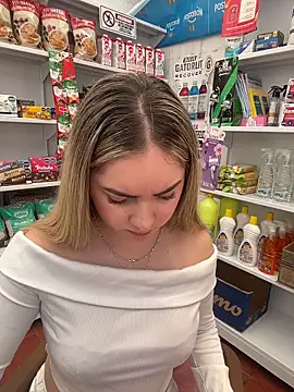 Snapshot of imlindapink chatting on 02/04/26, 04:24 imlindapink online show from 02/04/26, 04:24