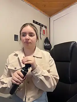 Snapshot of imlindapink chatting on 02/27/26, 06:30 imlindapink online show from 02/27/26, 06:30