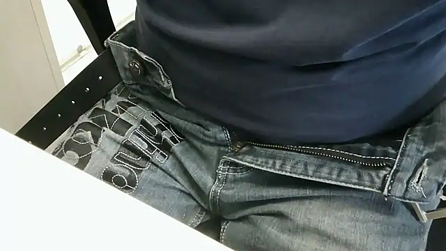 XiaoGuoGuo284512 online show from 04/29/26, 02:26