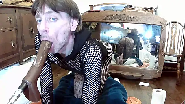 Snapshot of MaxJr8008 chatting on 11/03/25, 08:48 MaxJr8008 online show from 11/03/25, 08:48