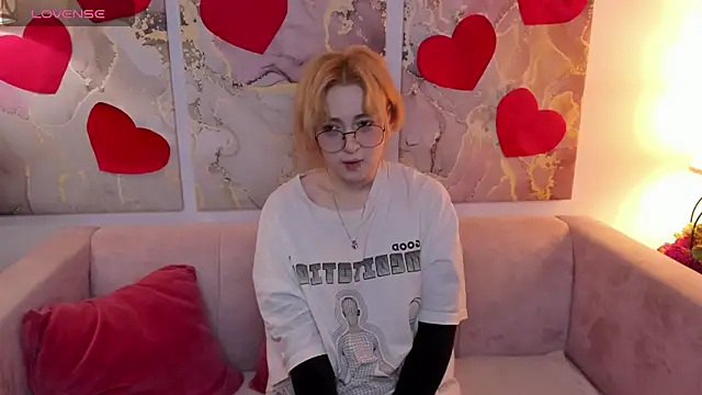 Snapshot of fiamoory chatting on 02/26/25, 01:11 fiamoory online show from 02/26/25, 01:11