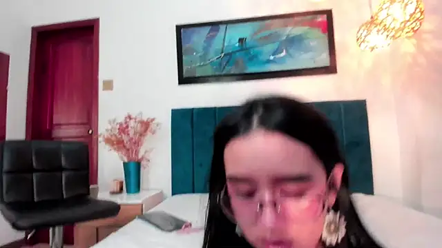 Snapshot of LaraGoldd chatting on 02/19/25, 04:23 LaraGoldd online show from 02/19/25, 04:23