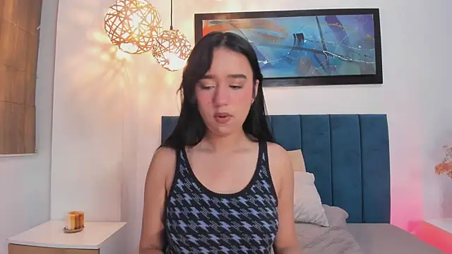 Snapshot of LaraGoldd chatting on 09/20/25, 12:22 LaraGoldd online show from 09/20/25, 12:22