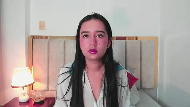 Snapshot of LaraGoldd chatting on 09/30/25, 10:59 LaraGoldd online show from 09/30/25, 10:59