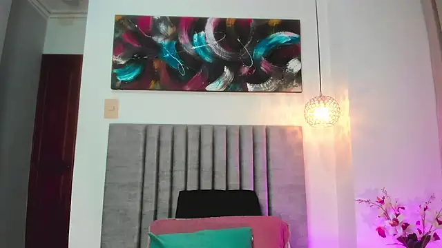 Snapshot of LaraGoldd chatting on 10/09/25, 12:30 LaraGoldd online show from 10/09/25, 12:30